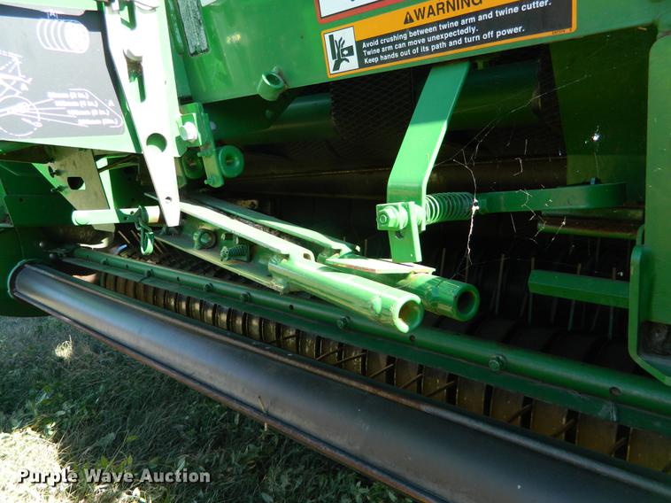 image for item DB1161 2011 John Deere 568 round baler