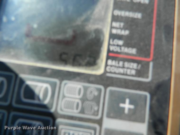 image for item DB1161 2011 John Deere 568 round baler