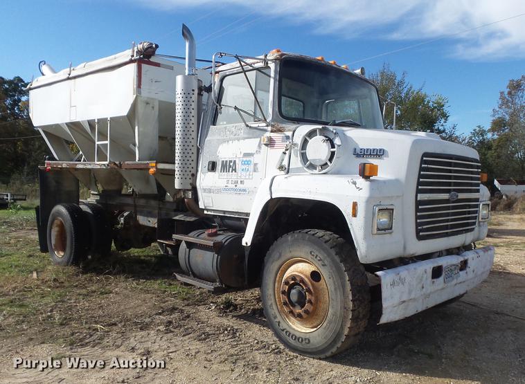 image for item DB6359 1991 Ford L8000 fertilizer tender truck