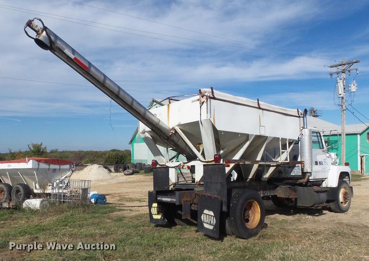 image for item DB6359 1991 Ford L8000 fertilizer tender truck