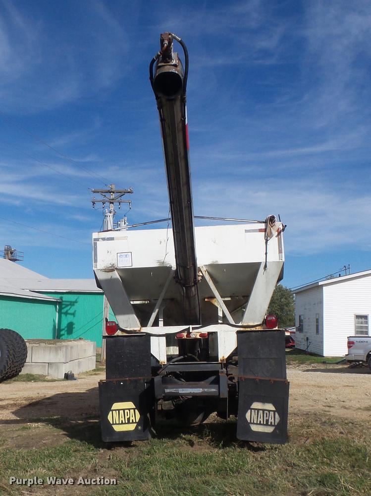 image for item DB6359 1991 Ford L8000 fertilizer tender truck
