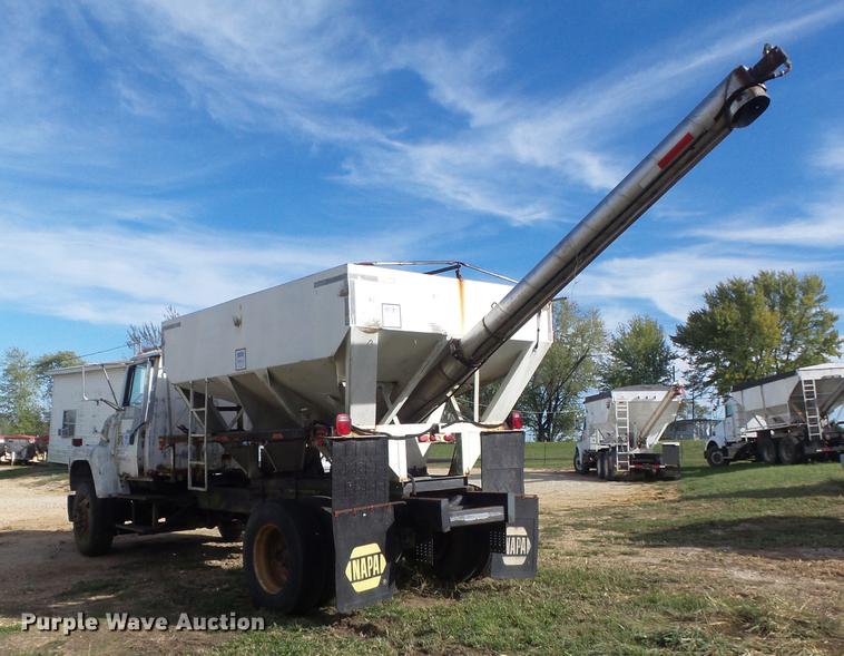 image for item DB6359 1991 Ford L8000 fertilizer tender truck