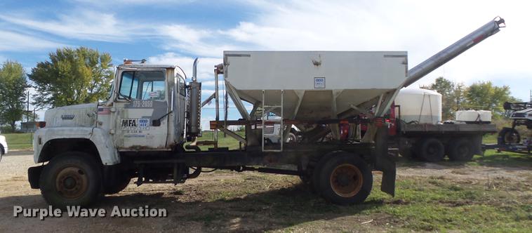 image for item DB6359 1991 Ford L8000 fertilizer tender truck