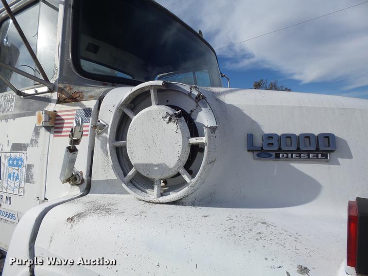 image for item DB6359 1991 Ford L8000 fertilizer tender truck