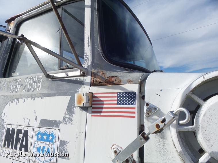 image for item DB6359 1991 Ford L8000 fertilizer tender truck