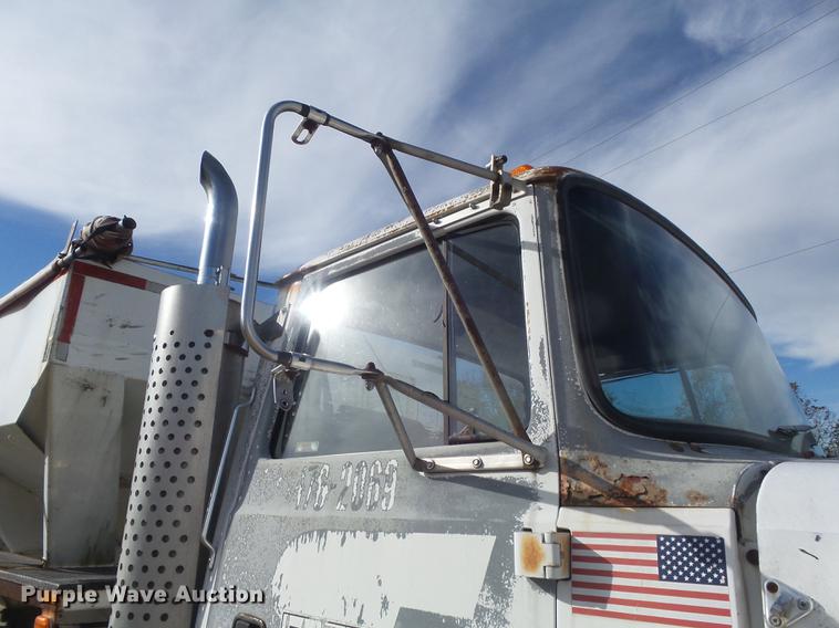 image for item DB6359 1991 Ford L8000 fertilizer tender truck