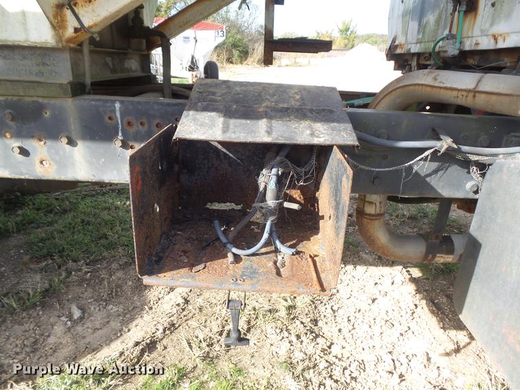 image for item DB6359 1991 Ford L8000 fertilizer tender truck