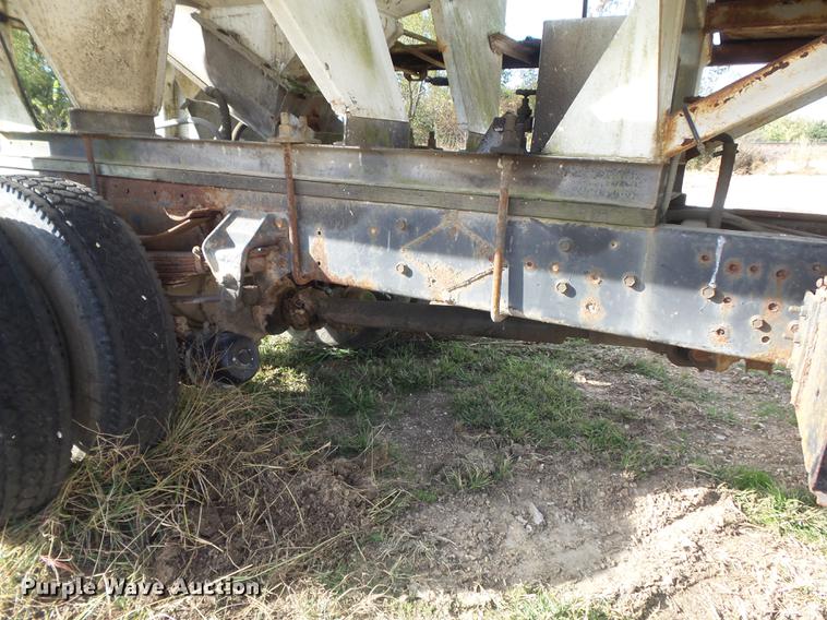 image for item DB6359 1991 Ford L8000 fertilizer tender truck