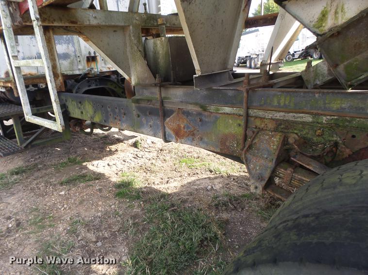 image for item DB6359 1991 Ford L8000 fertilizer tender truck