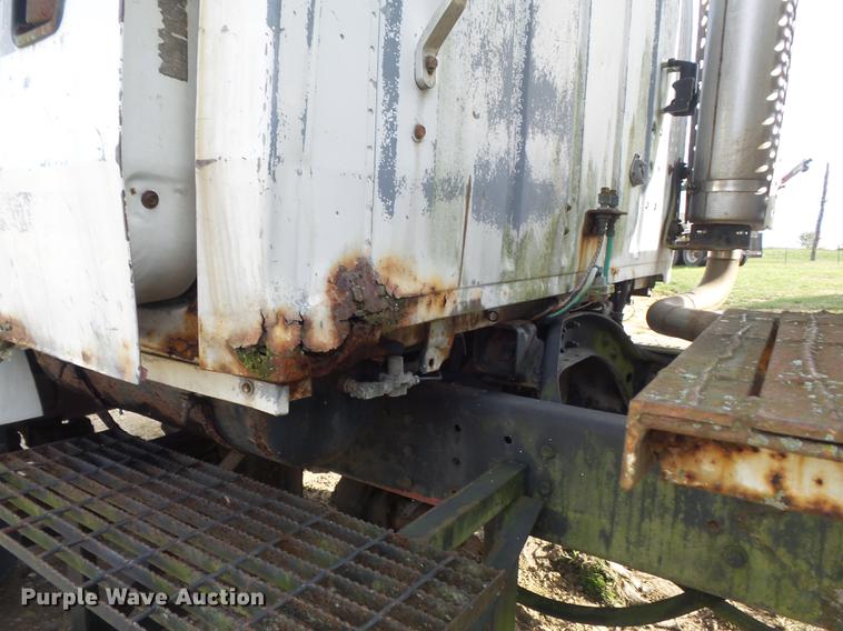 image for item DB6359 1991 Ford L8000 fertilizer tender truck