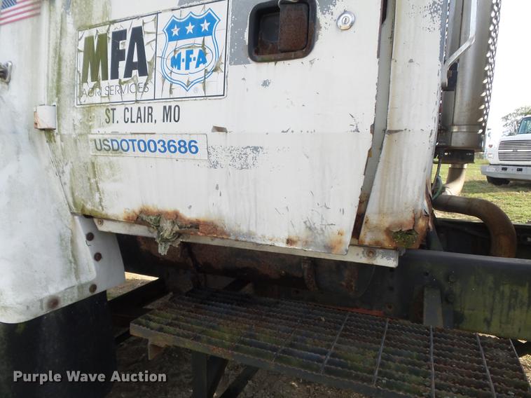 image for item DB6359 1991 Ford L8000 fertilizer tender truck