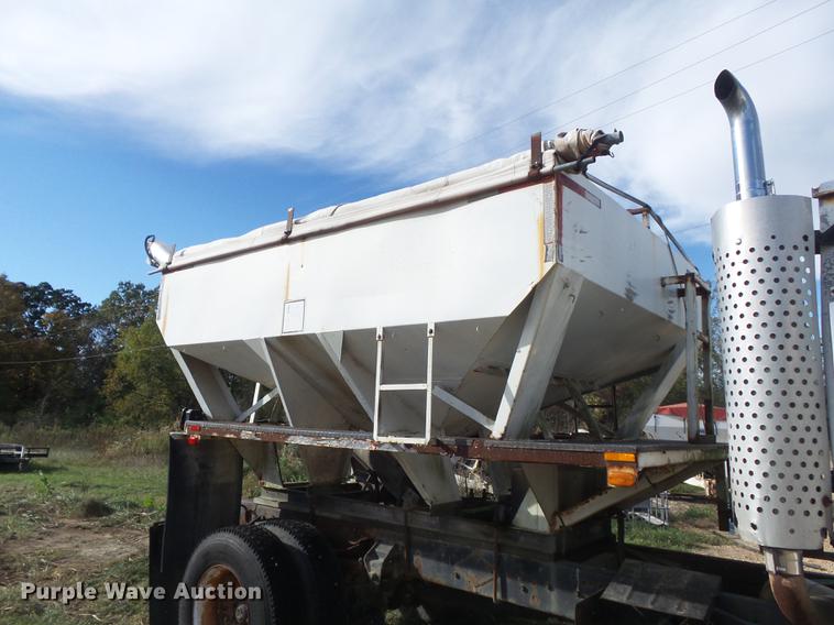 image for item DB6359 1991 Ford L8000 fertilizer tender truck