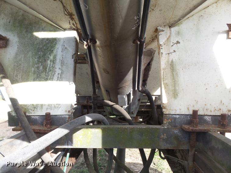 image for item DB6359 1991 Ford L8000 fertilizer tender truck