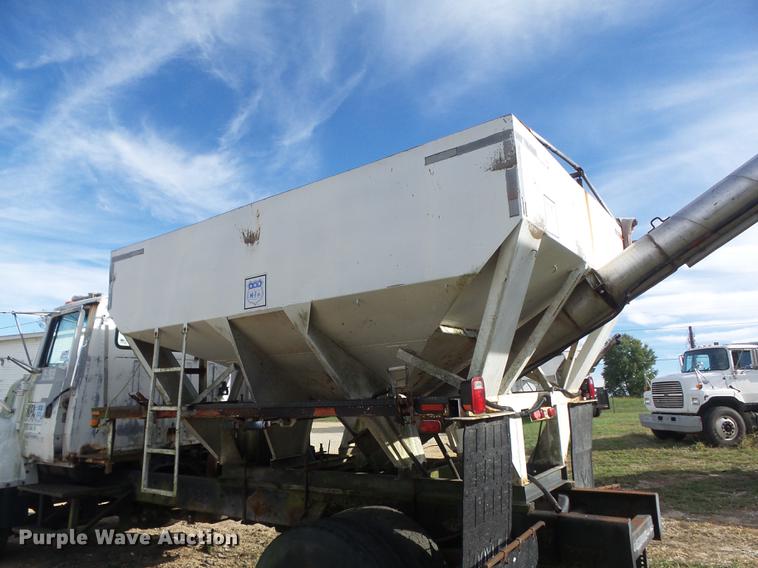 image for item DB6359 1991 Ford L8000 fertilizer tender truck