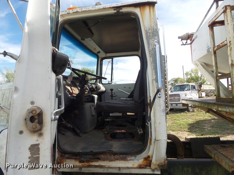 image for item DB6359 1991 Ford L8000 fertilizer tender truck