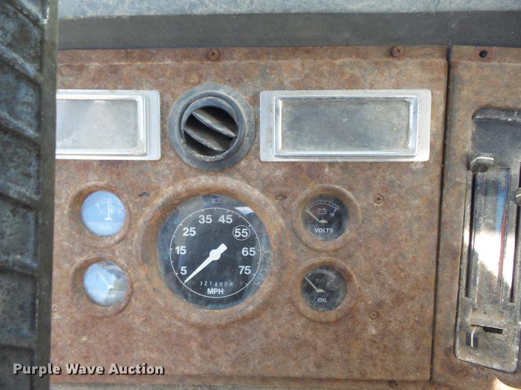 image for item DB6359 1991 Ford L8000 fertilizer tender truck