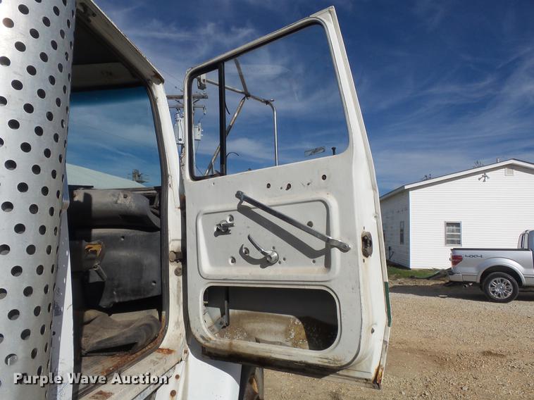 image for item DB6359 1991 Ford L8000 fertilizer tender truck