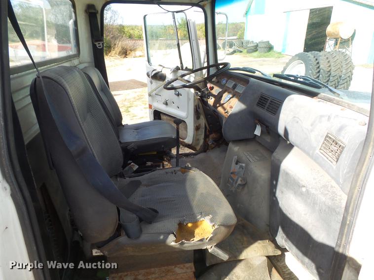 image for item DB6359 1991 Ford L8000 fertilizer tender truck