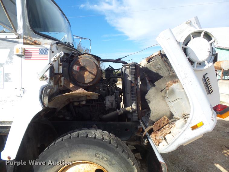 image for item DB6359 1991 Ford L8000 fertilizer tender truck