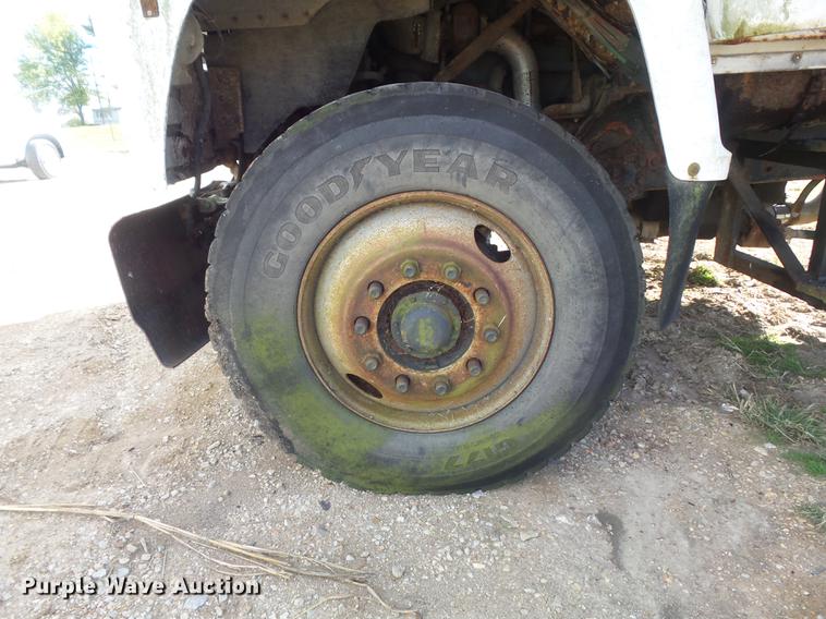 image for item DB6359 1991 Ford L8000 fertilizer tender truck