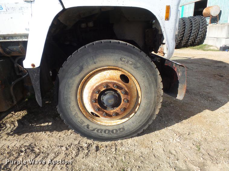 image for item DB6359 1991 Ford L8000 fertilizer tender truck