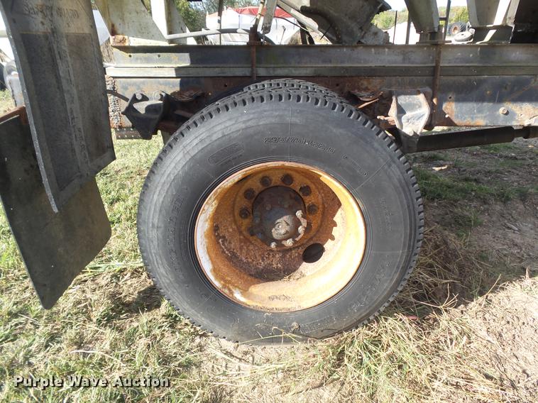 image for item DB6359 1991 Ford L8000 fertilizer tender truck