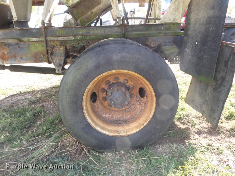 image for item DB6359 1991 Ford L8000 fertilizer tender truck