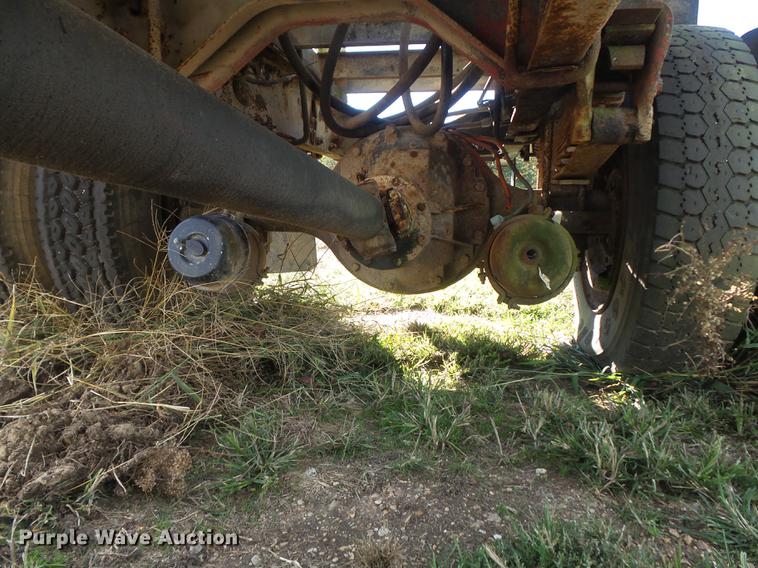 image for item DB6359 1991 Ford L8000 fertilizer tender truck