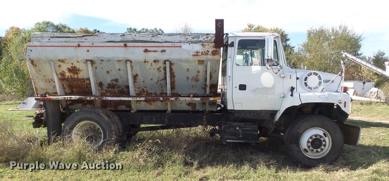 image for item DB6360 1996 Ford L9000 applicator truck