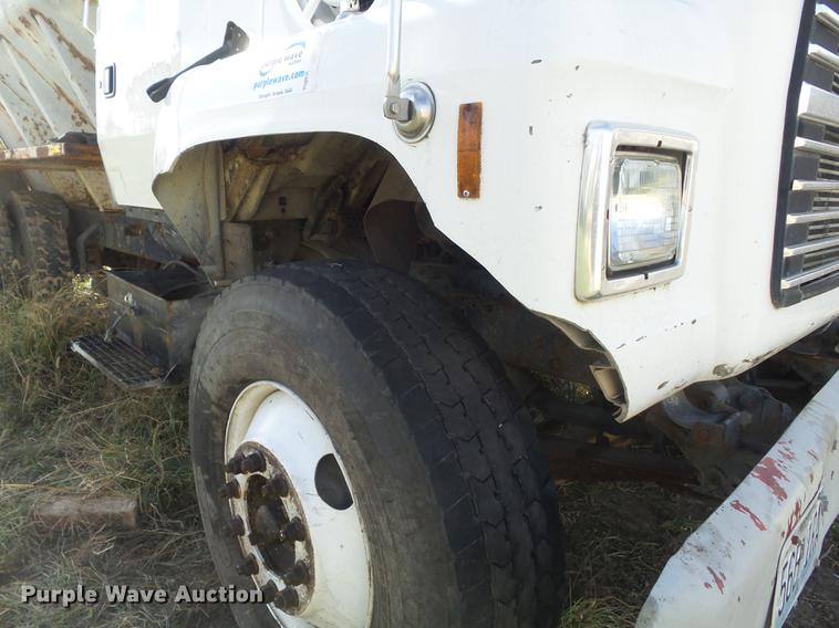 image for item DB6360 1996 Ford L9000 applicator truck