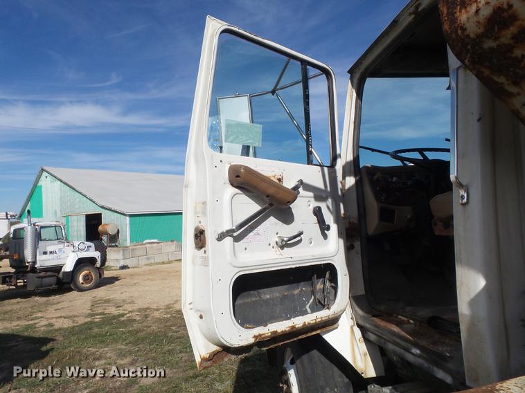 image for item DB6360 1996 Ford L9000 applicator truck