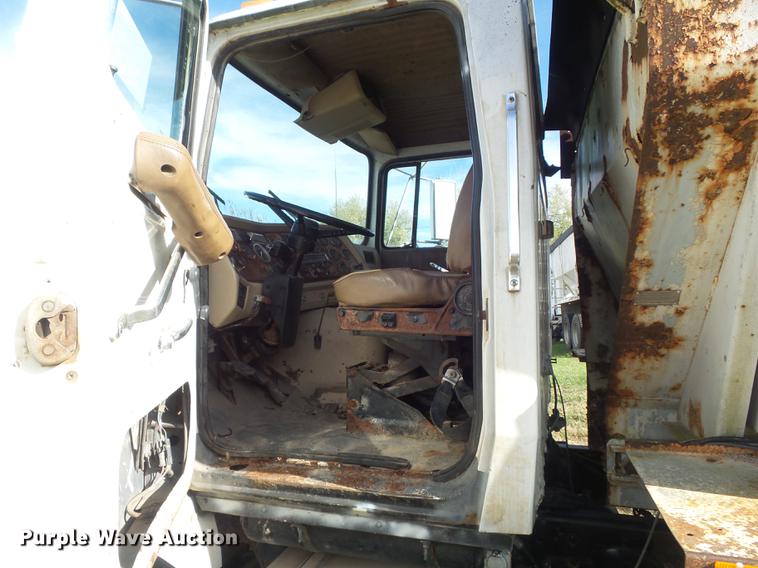 image for item DB6360 1996 Ford L9000 applicator truck