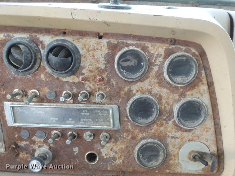 image for item DB6360 1996 Ford L9000 applicator truck