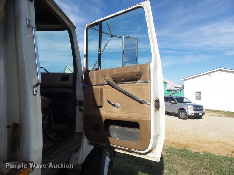 image for item DB6360 1996 Ford L9000 applicator truck