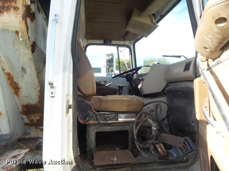 image for item DB6360 1996 Ford L9000 applicator truck