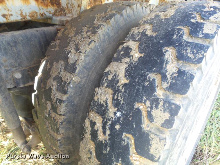 image for item DB6360 1996 Ford L9000 applicator truck