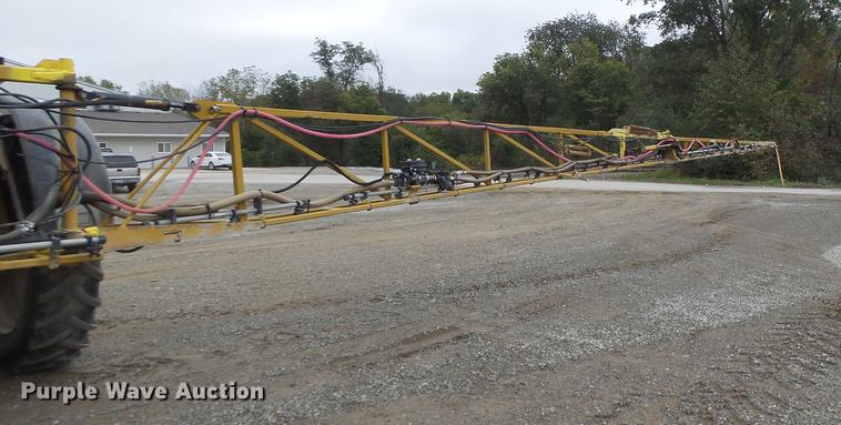 image for item DB9981 2006 Ag-Chem RoGator 874 self-propelled sprayer