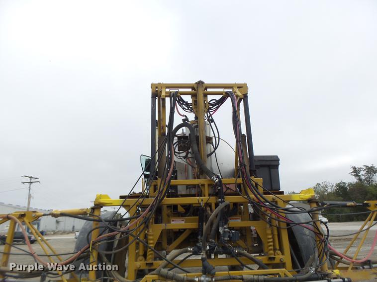 image for item DB9981 2006 Ag-Chem RoGator 874 self-propelled sprayer