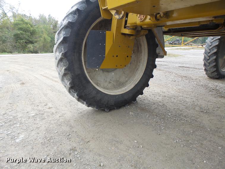 image for item DB9981 2006 Ag-Chem RoGator 874 self-propelled sprayer