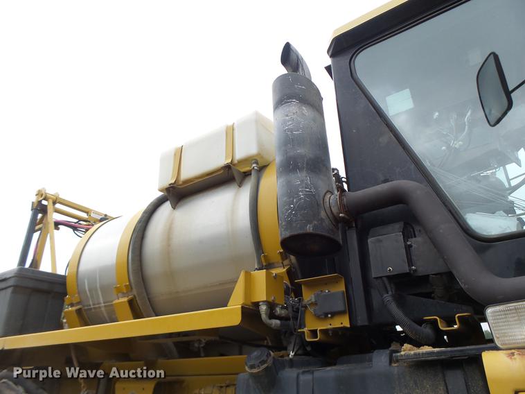 image for item DB9981 2006 Ag-Chem RoGator 874 self-propelled sprayer