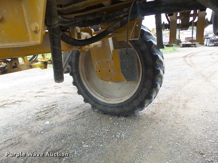 image for item DB9981 2006 Ag-Chem RoGator 874 self-propelled sprayer