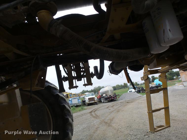 image for item DB9981 2006 Ag-Chem RoGator 874 self-propelled sprayer