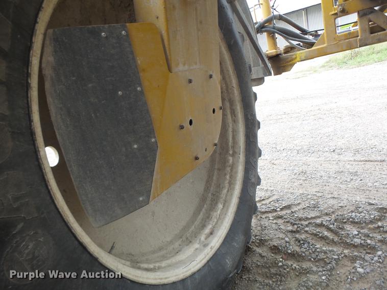 image for item DB9981 2006 Ag-Chem RoGator 874 self-propelled sprayer