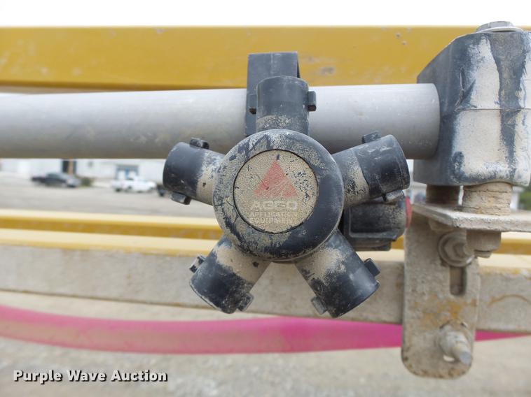 image for item DB9981 2006 Ag-Chem RoGator 874 self-propelled sprayer