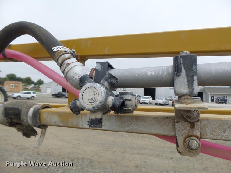 image for item DB9981 2006 Ag-Chem RoGator 874 self-propelled sprayer