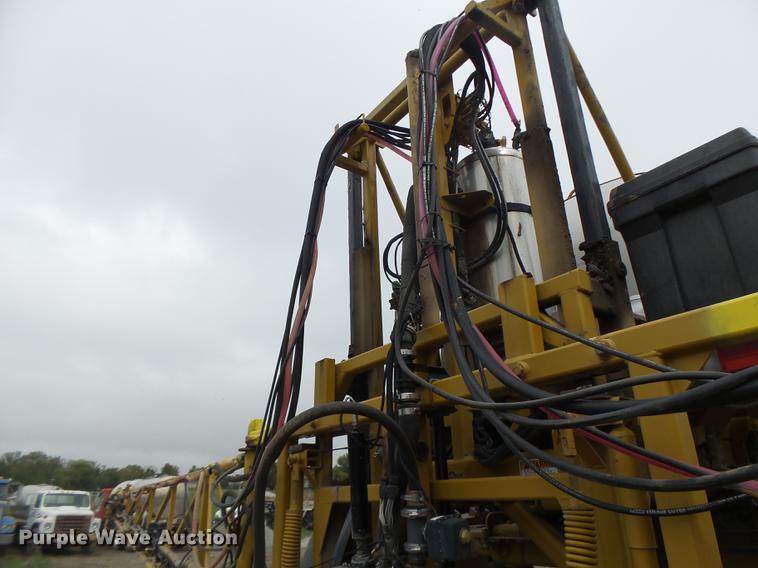 image for item DB9981 2006 Ag-Chem RoGator 874 self-propelled sprayer