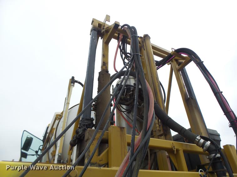 image for item DB9981 2006 Ag-Chem RoGator 874 self-propelled sprayer