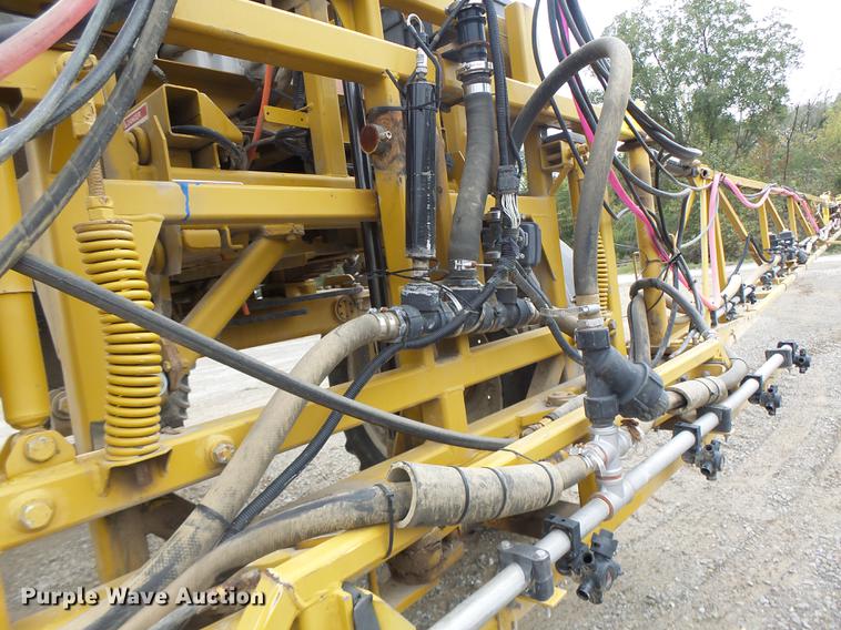 image for item DB9981 2006 Ag-Chem RoGator 874 self-propelled sprayer