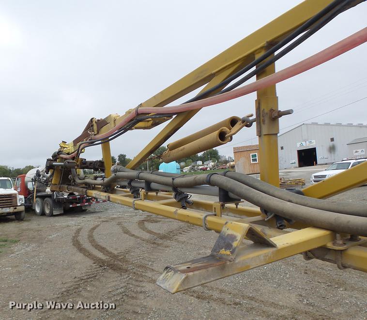 image for item DB9981 2006 Ag-Chem RoGator 874 self-propelled sprayer