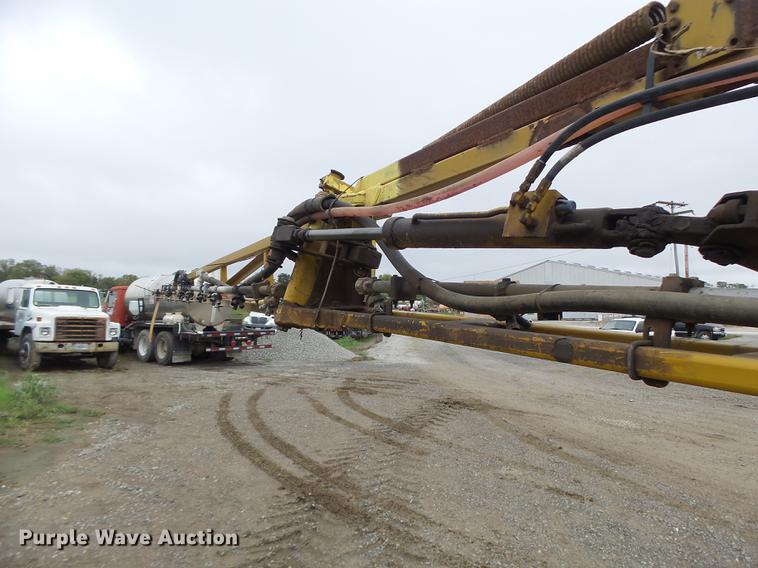 image for item DB9981 2006 Ag-Chem RoGator 874 self-propelled sprayer